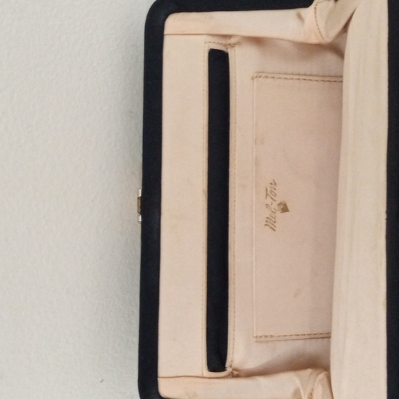 A VINTAGE  Mel-Ton 50's Black Satin & GEMSTONE With Gold Clasp Clutch Handbag - Picture 3 of 10